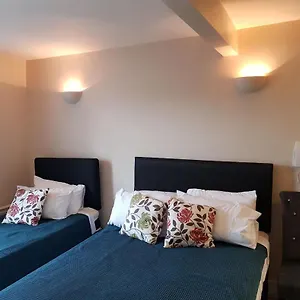 Nocleg ze śniadaniem Kgt House ***
